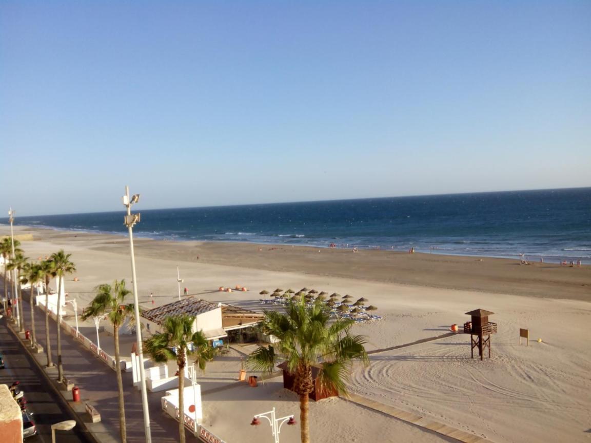Apartamento En La Playa Con Garaje 加的斯 外观 照片