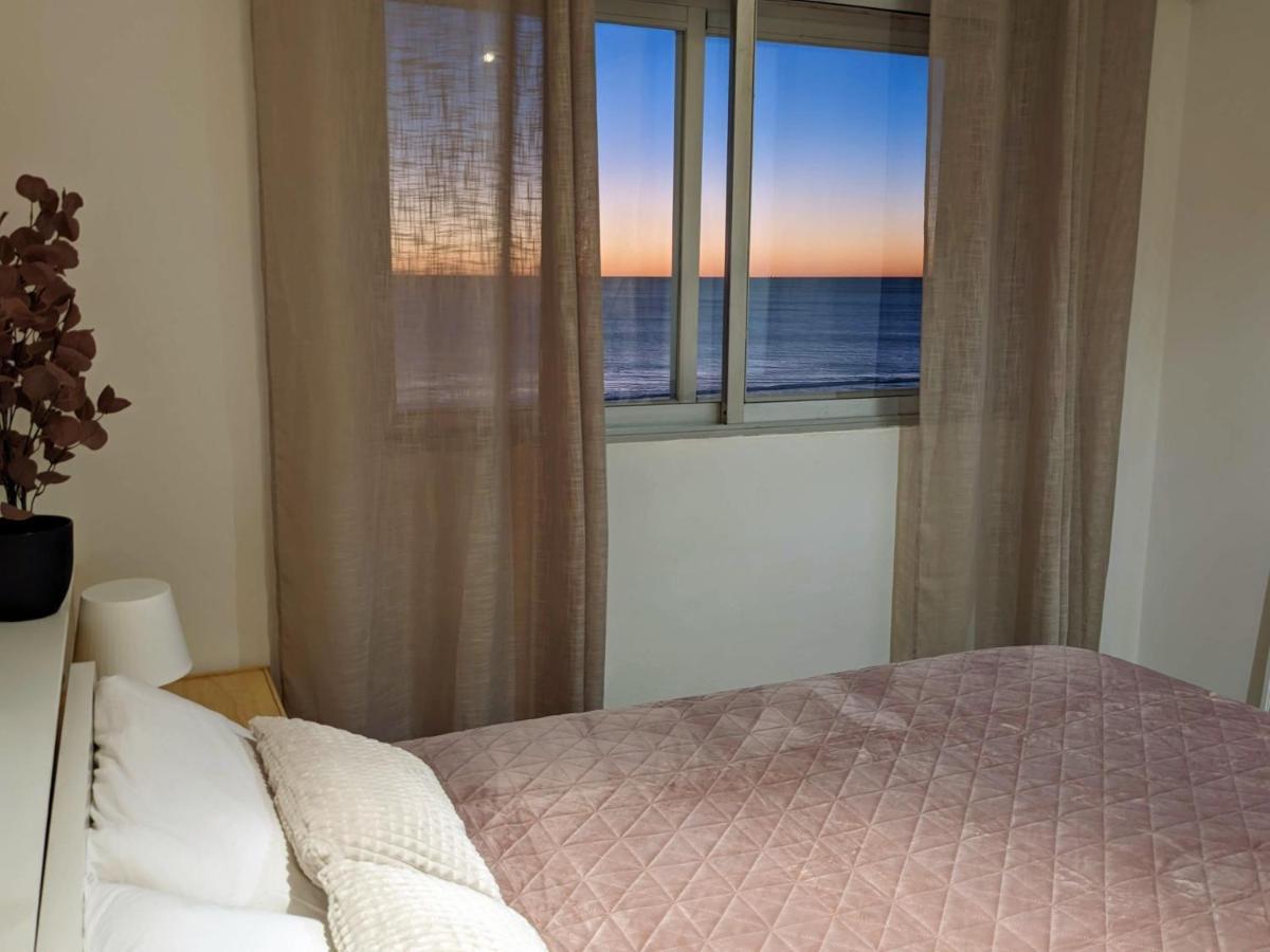 Apartamento En La Playa Con Garaje 加的斯 外观 照片